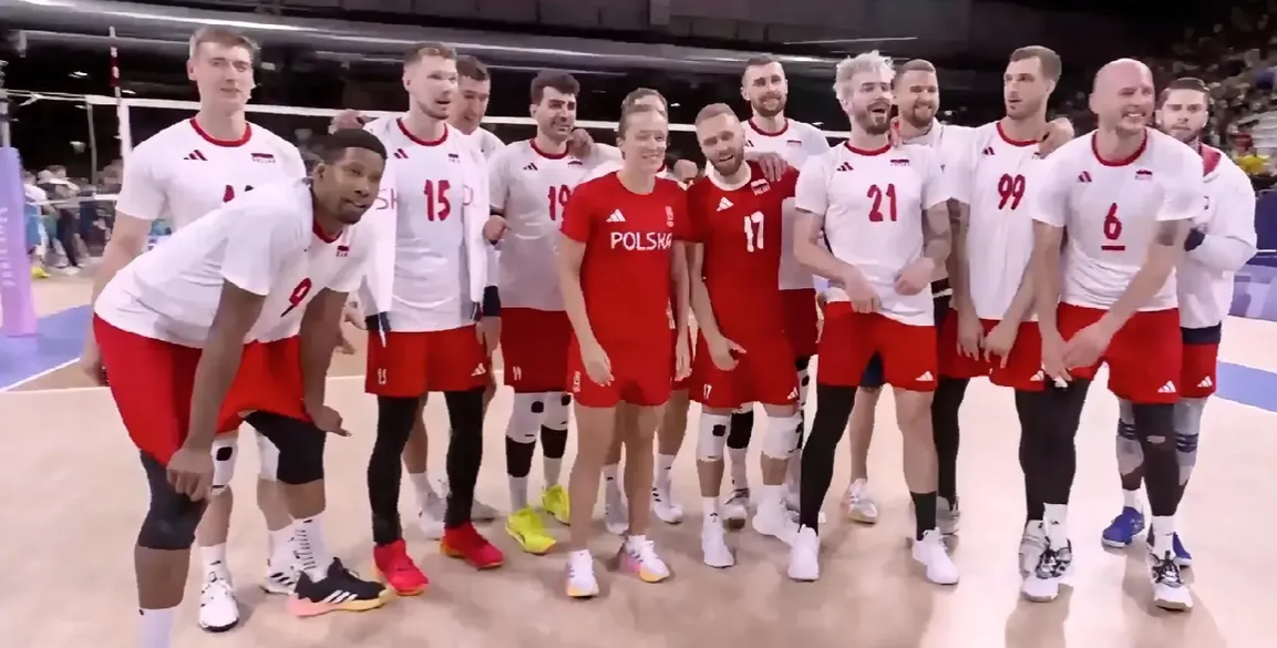 波兰队战胜对手，成功晋级欧洲赛事下一轮