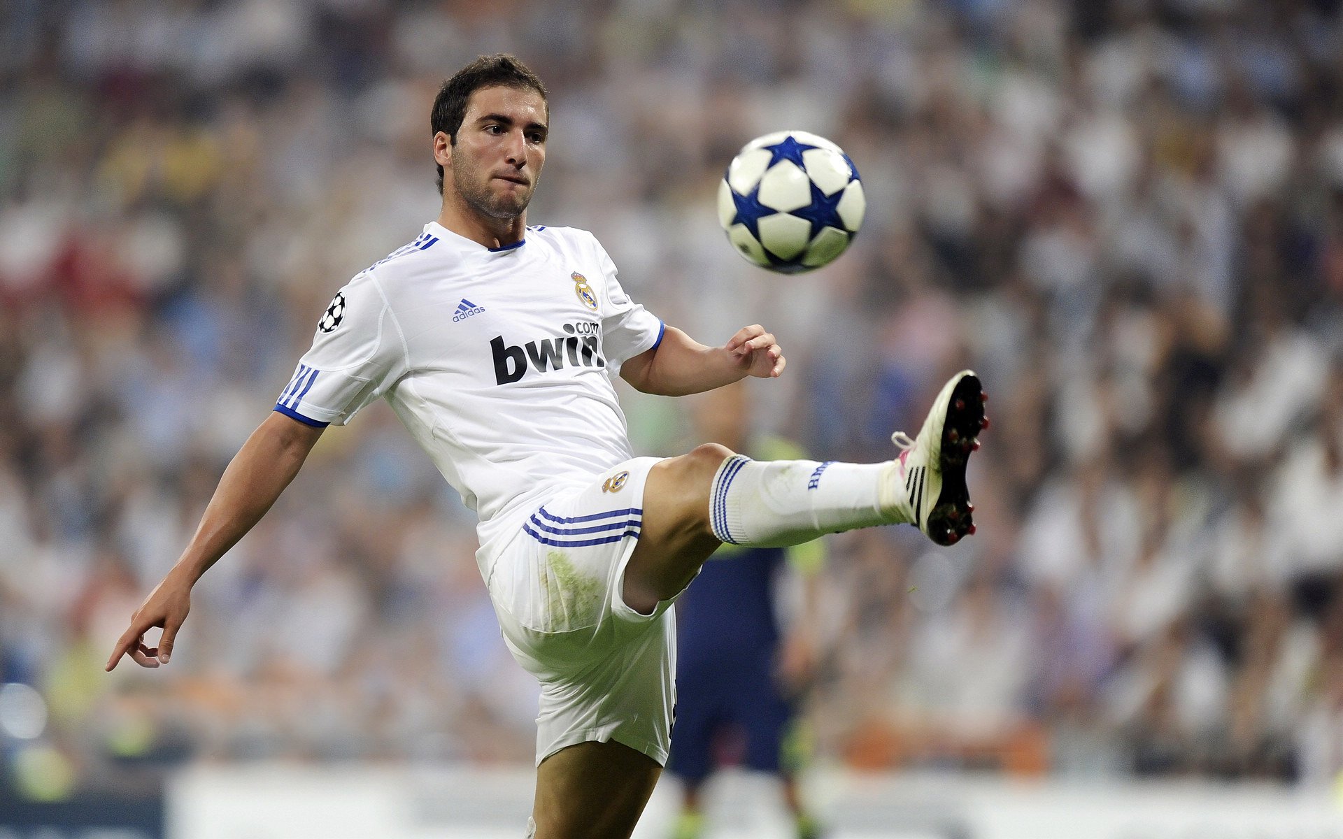 当蓝鹰掠过巴伐利亚，拉齐奥横扫拜仁之夜，福登在德甲争冠战悄然接管未来