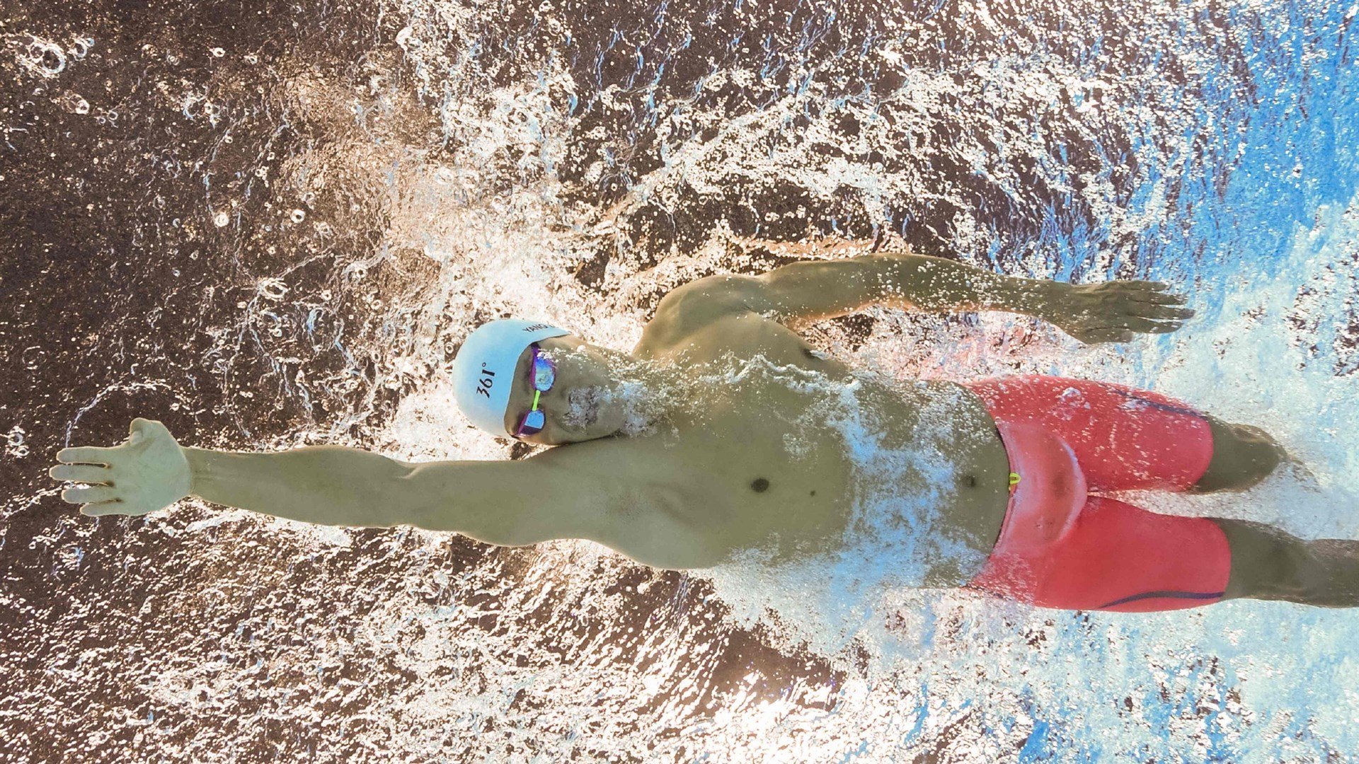 蓝军轻取红牛,哈兰德闪耀全场,新一代锋霸的统治力宣言